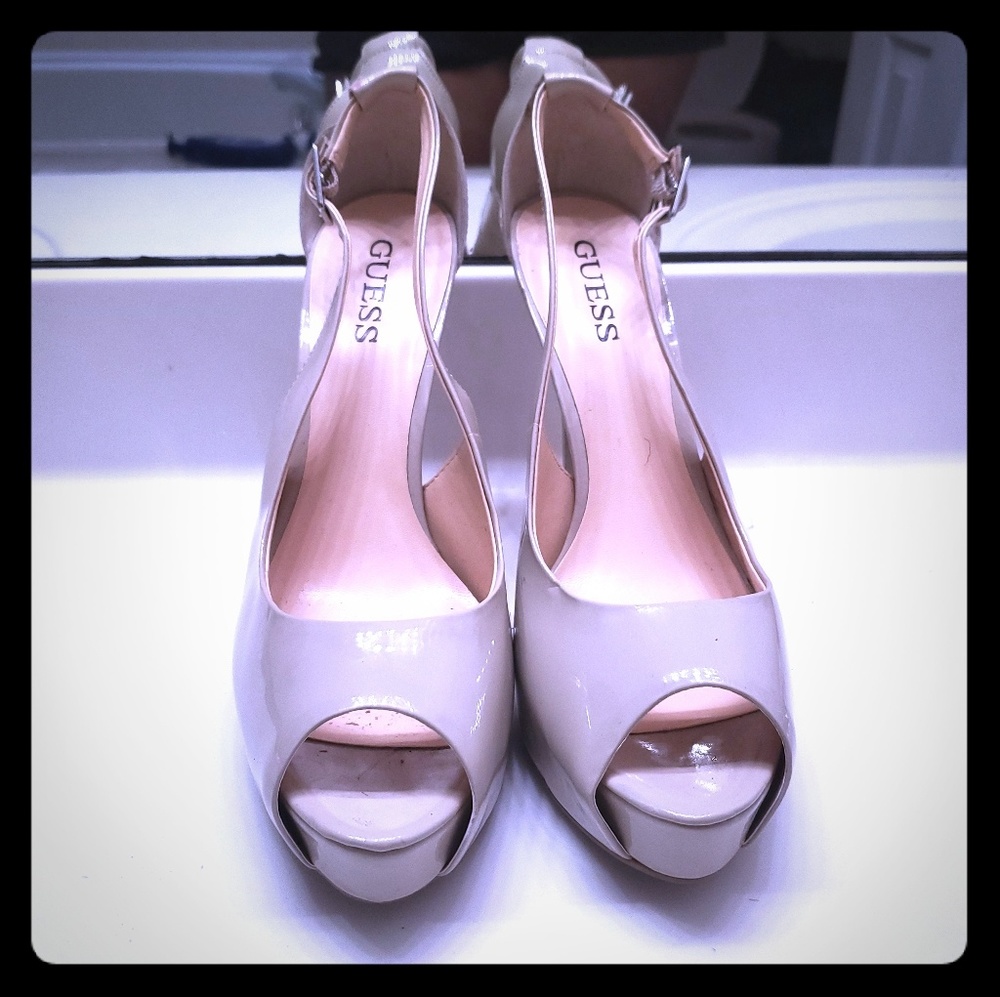 Size 11 guess pumps